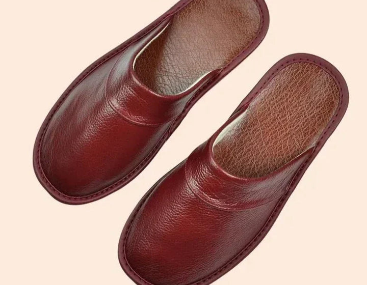 Ergonomic arch support in men's orthopedic slip-on house slippers, ensuring maximum foot comfort indoors.