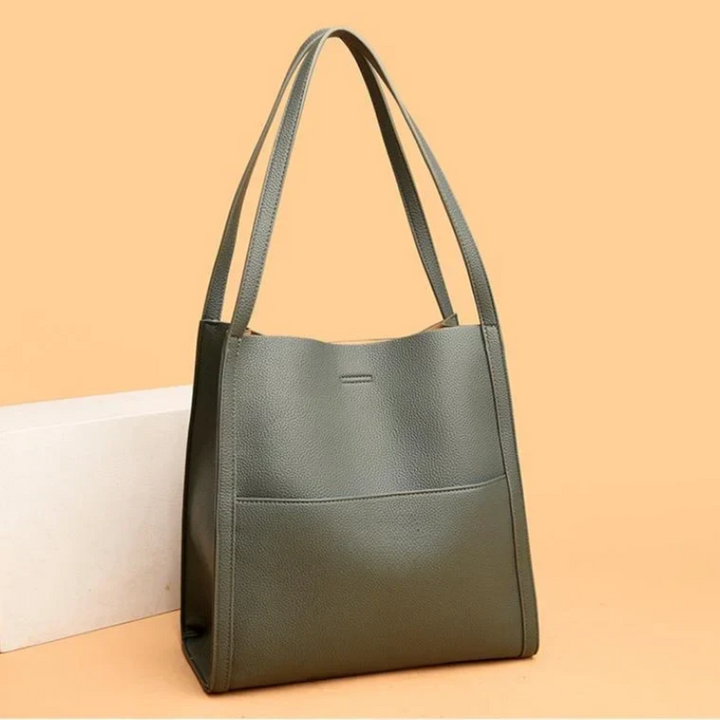Elegant women's large leather tote bag, a stylish and practical accessory for daily use.