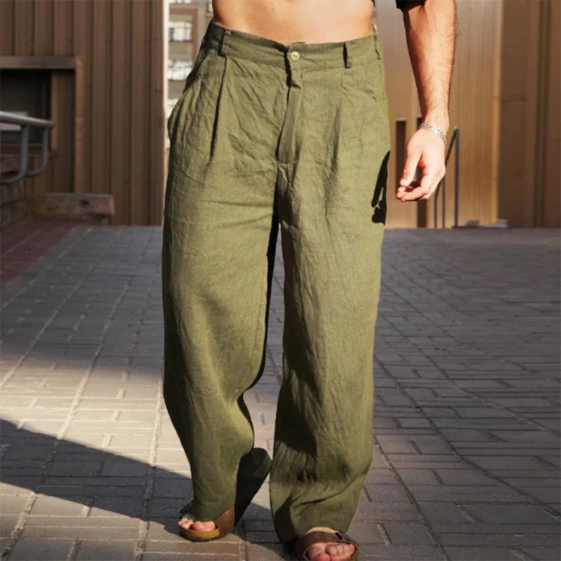 Comfortable men's pleated trousers with a wide leg and relaxed fit, perfect for modern casual fashion.