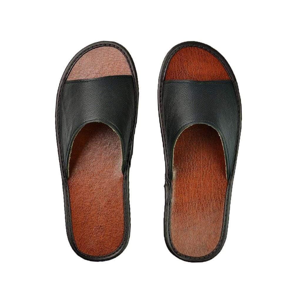 Women's wide comfort slippers for all-day support, perfect for home wear or casual outings.