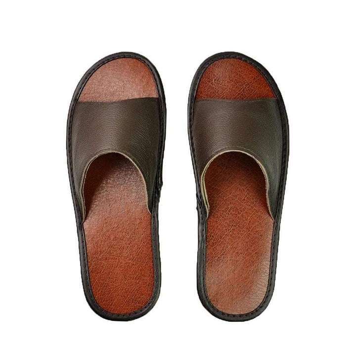 Casual wide women's slippers, great for daily wear and all-day comfort around the house.