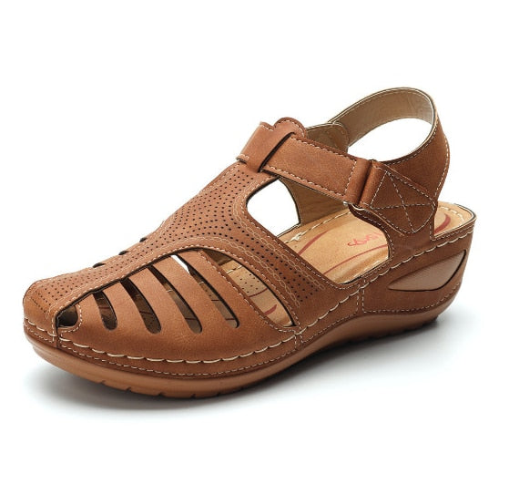Comfortable women's wedge sandals with a closed toe, ideal for orthopedic support and style.