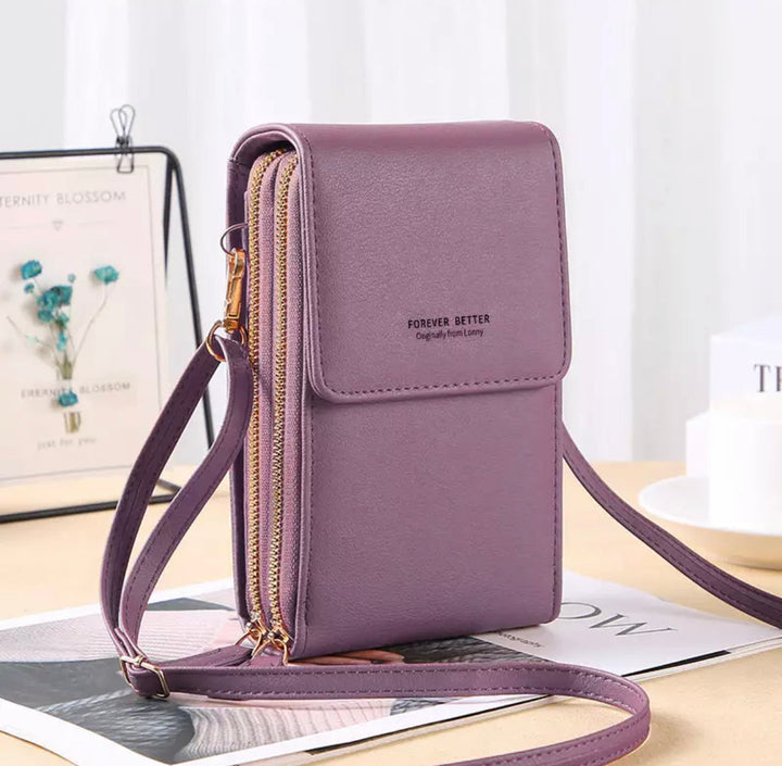 Organized women's shoulder bag, elegant & versatile for daily use. A stylish all-season fashion accessory.