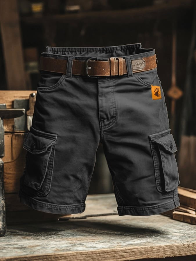 Men's relaxed fit cargo trousers in durable fabric, perfect for outdoor adventures with multi-pockets.