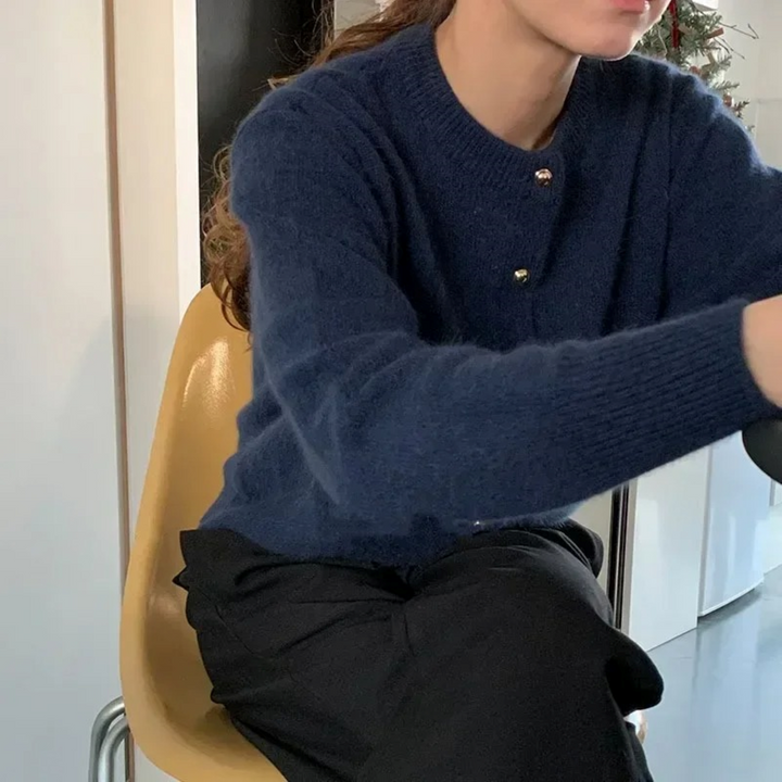 Casual women's Sophie cardigan, a loose knit round neck design, perfect for comfortable spring outfits.