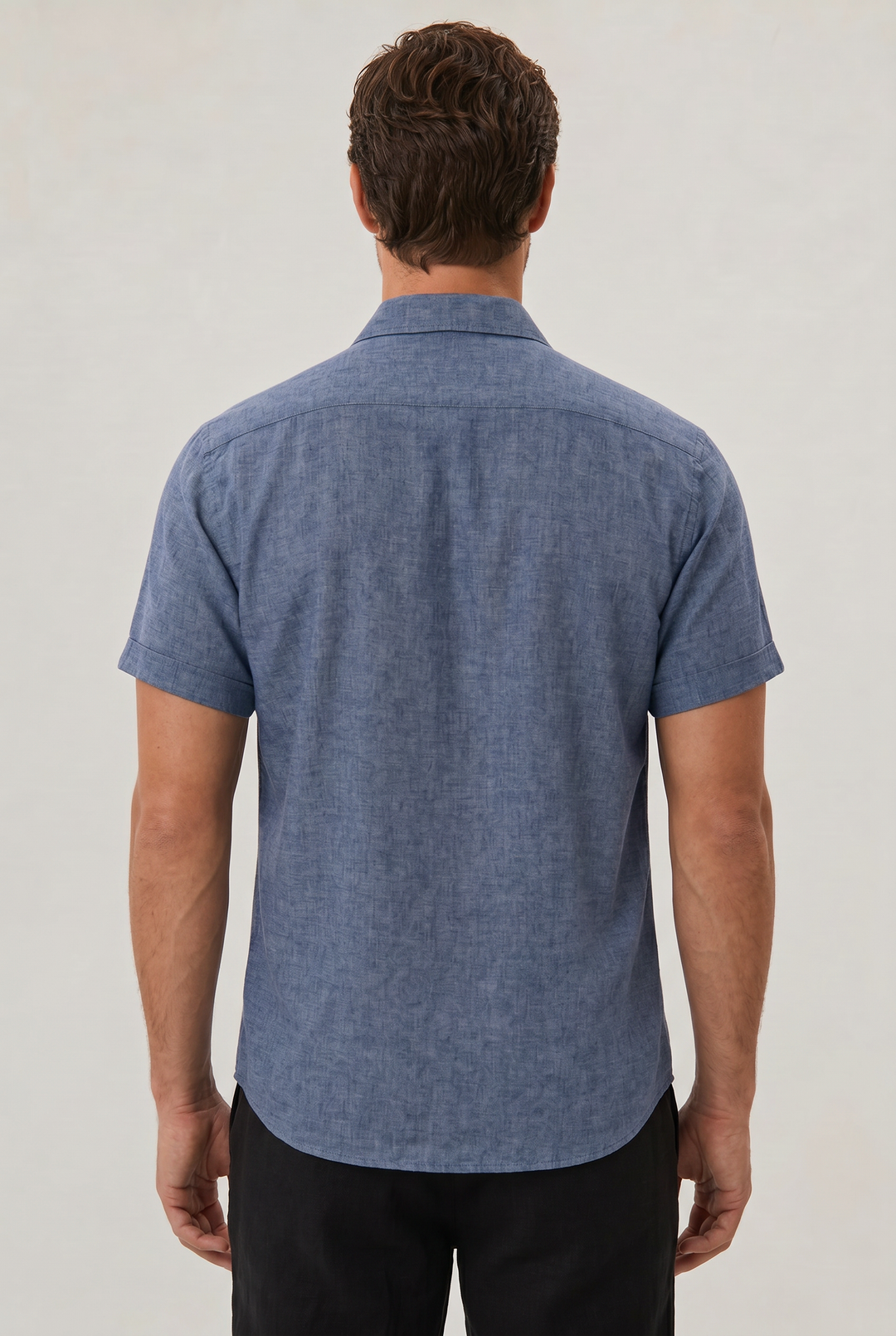 Relaxed fit men's textured short sleeve shirt, ideal for comfortable everyday and vacation wear.