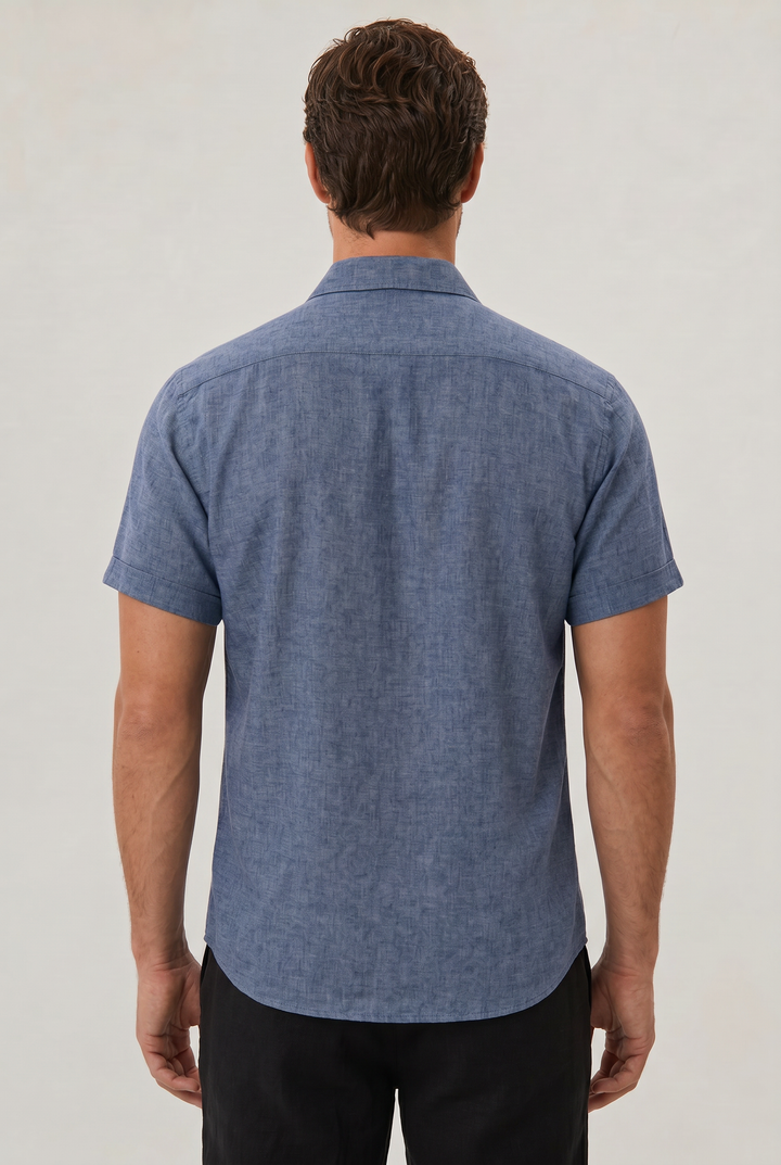 Relaxed fit men's textured short sleeve shirt, ideal for comfortable everyday and vacation wear.