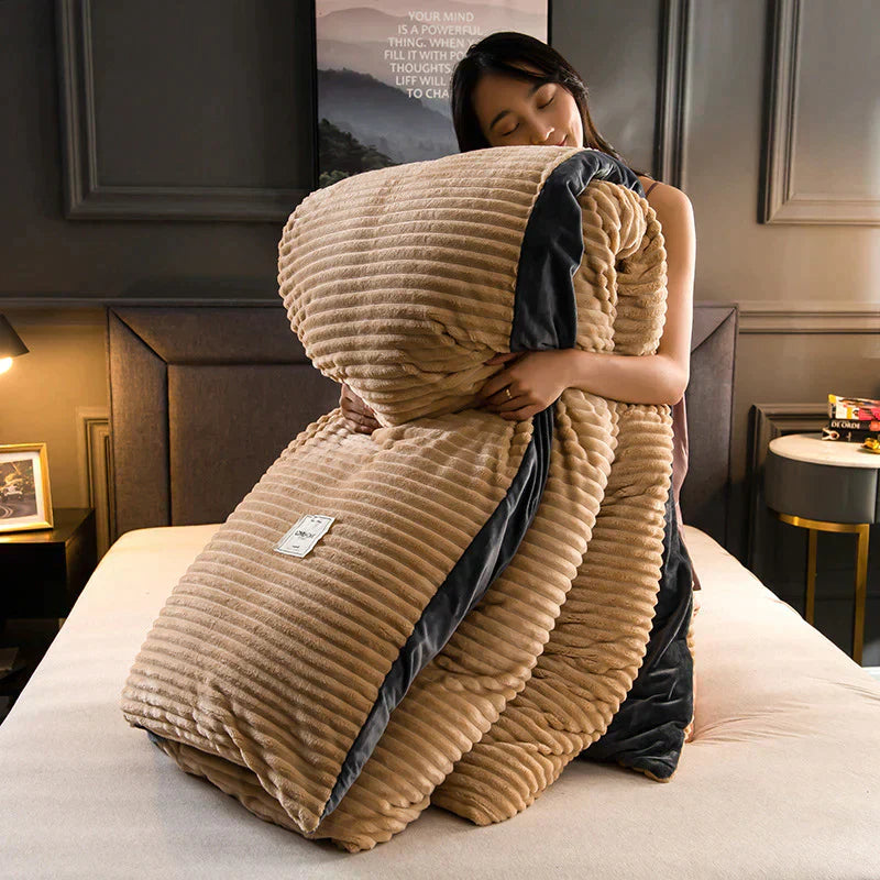 King size warm comforter featuring a luxurious, touchable velvet fleece exterior