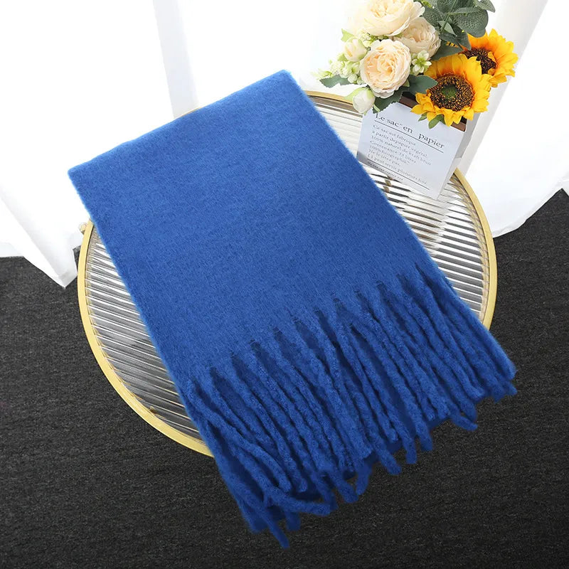 Everyday luxury: soft, warm cashmere scarf for women's winter fashion.