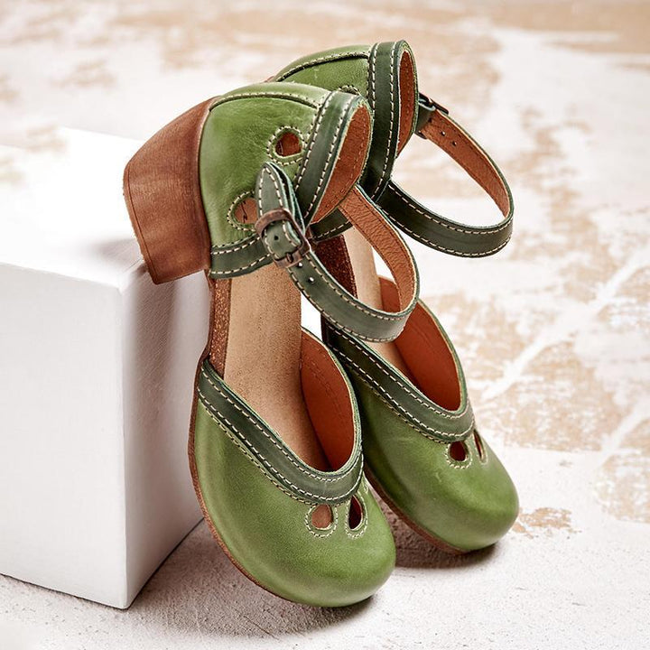 Chic women's two-tone Mary Jane shoes with comfortable block heels, round toe & classic appeal.