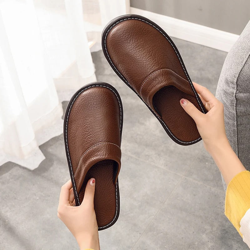 Comfortable men's clog slippers with ergonomic design, great for casual loungewear at home.