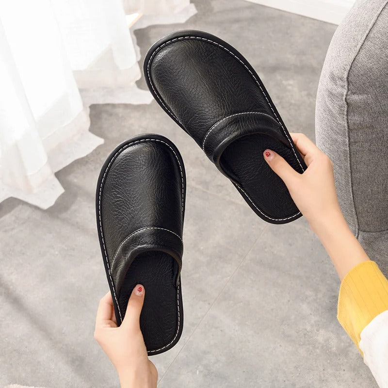 Lightweight men's loungewear slippers. Ergonomic clog design provides supreme indoor comfort.
