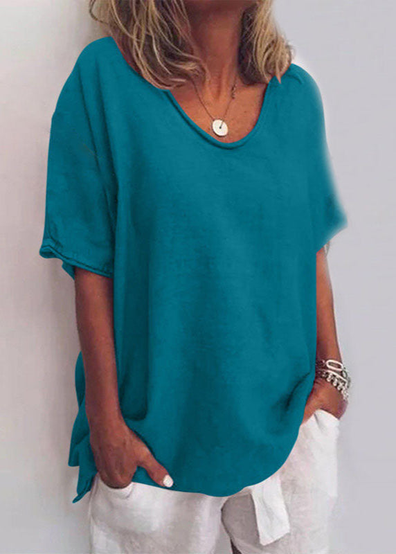Comfortable loose-fit women's blouse, offering chic style and all-day comfort for everyday wear.