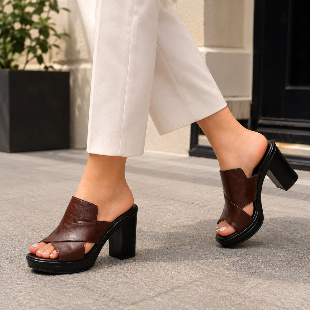 Versatile women's block heel sandals, providing comfortable support for casual everyday style.