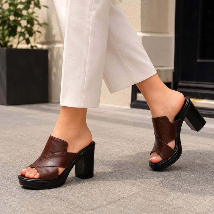 Versatile women's block heel sandals, providing comfortable support for casual everyday style.