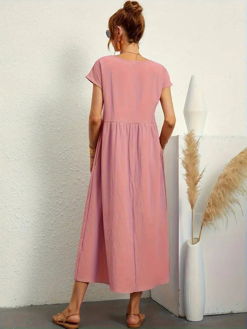 Casual women's midi dress, Madison style, with a flowing silhouette and handy pockets.