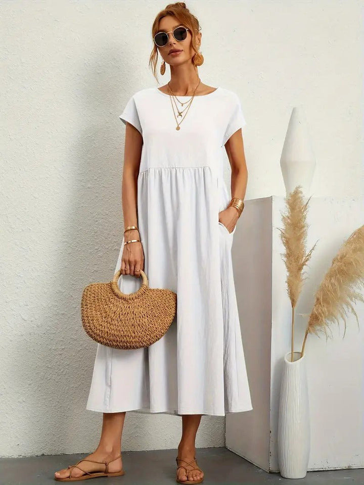 Versatile women's fall midi dress, flowing fabric, and handy pockets for a chic look.