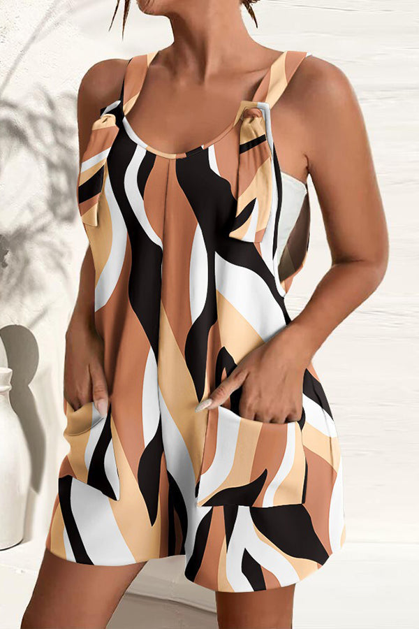 Effortless women's summer jumpsuit in a vibrant print, featuring comfortable wide legs and practical pockets.