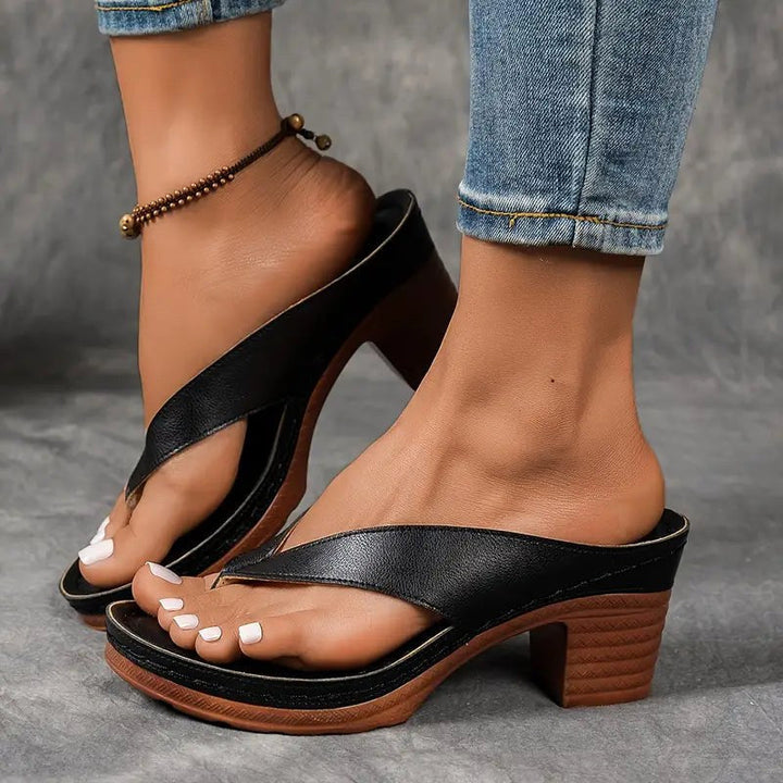 Stylish women's summer slides, breathable orthopedic slippers with arch support for casual comfort.