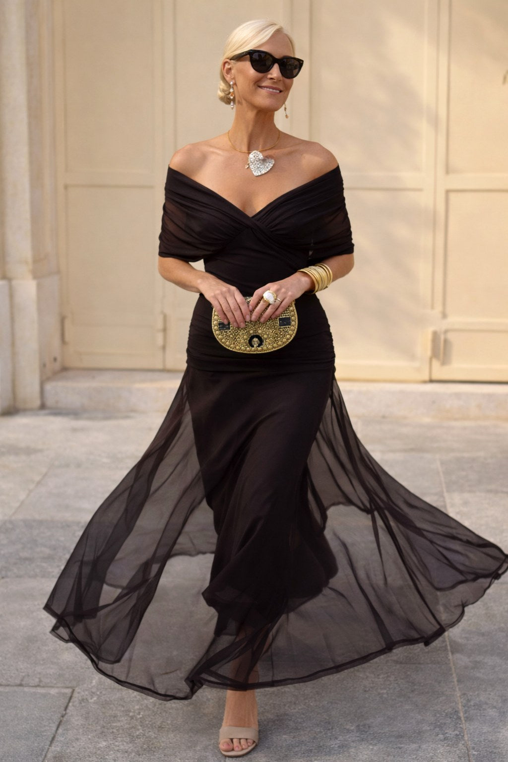 Beautiful V-neck wrap maxi dress, women's versatile elegant evening and party wear.
