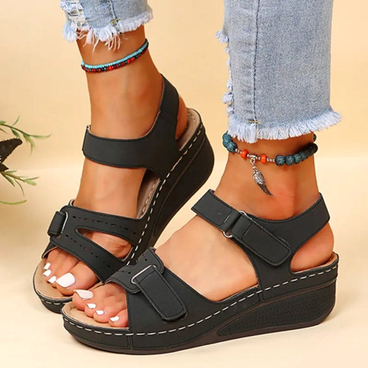 Everyday women's walking sandals with orthopedic arch support, perfect for summer comfort.