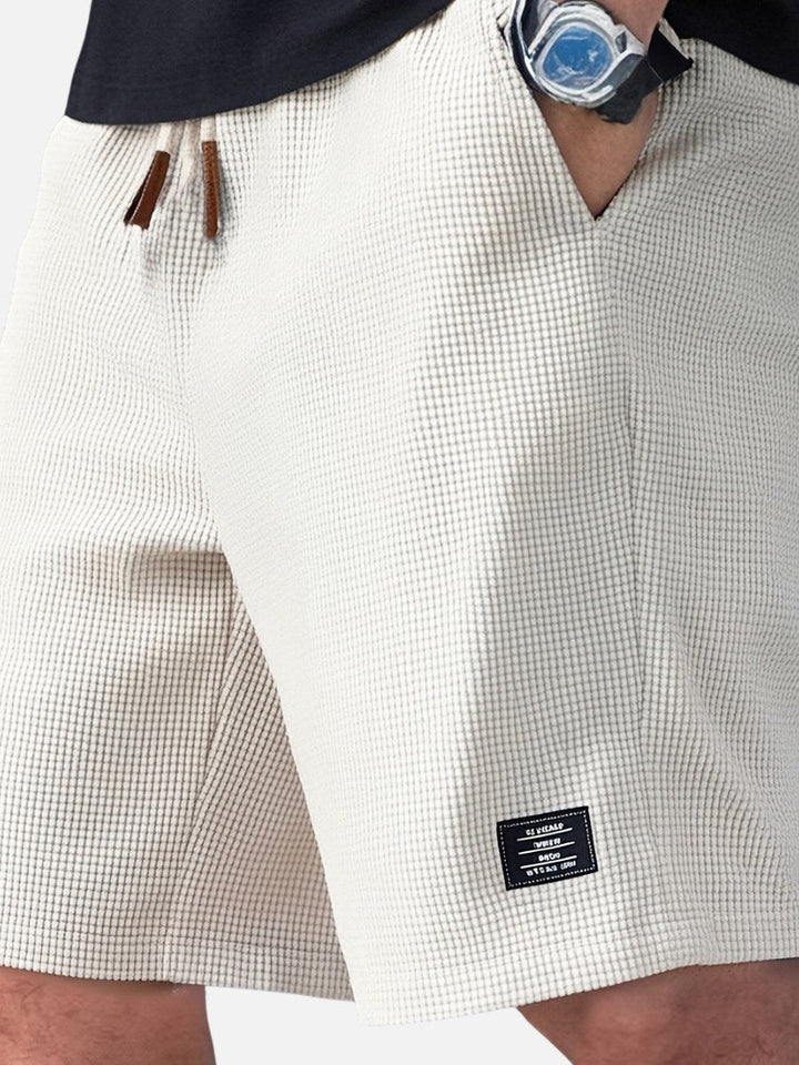 Men's relaxed-fit summer shorts in light fabric, ideal for comfortable casual wear & everyday style.