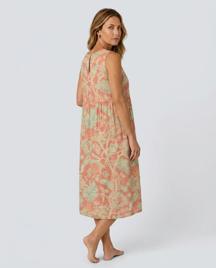 Comfortable red floral print sleeveless midi dress, ideal for summer vacations. Elegant women's round neck gathered waist dress.