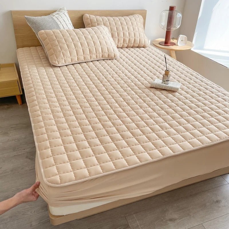 Soft DreamHaven bed cover, hypoallergenic and washable, for comfortable & clean bedroom bedding.
