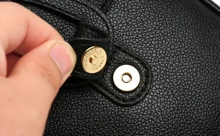 Elegant genuine leather women's shoulder bag, ideal for a retro vintage look.