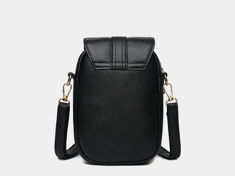 Stylish women's vintage leather shoulder bag for daily use, a practical handbag.