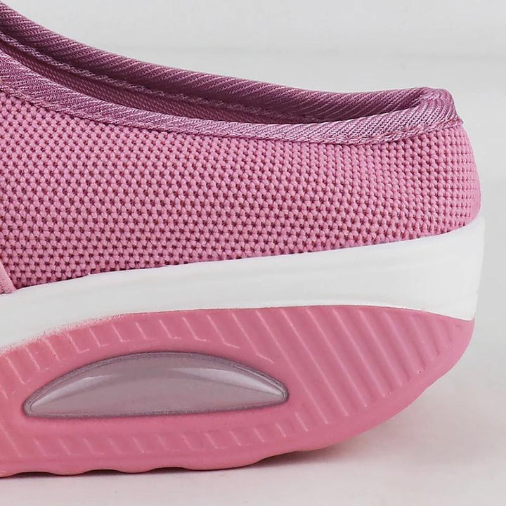 Non-binding design of women's diabetic footwear; reduces pressure on swollen & sensitive feet.