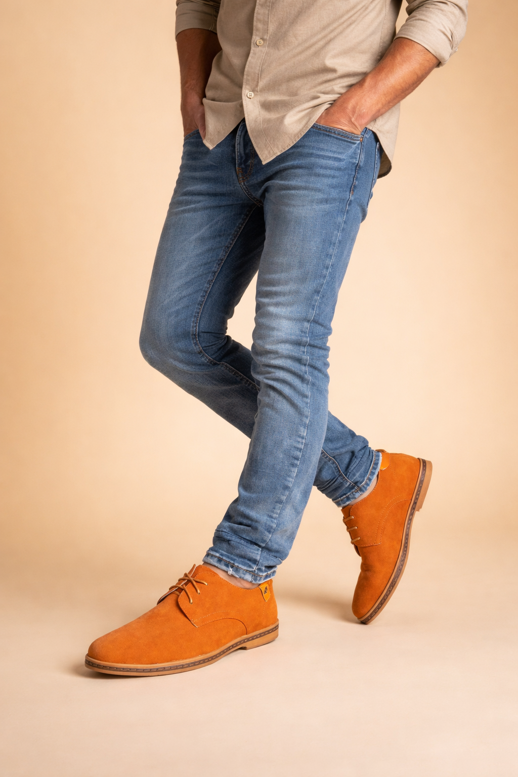 A pair of men's elegant casual shoes, ideal for smart-casual looks, in an oxford silhouette.