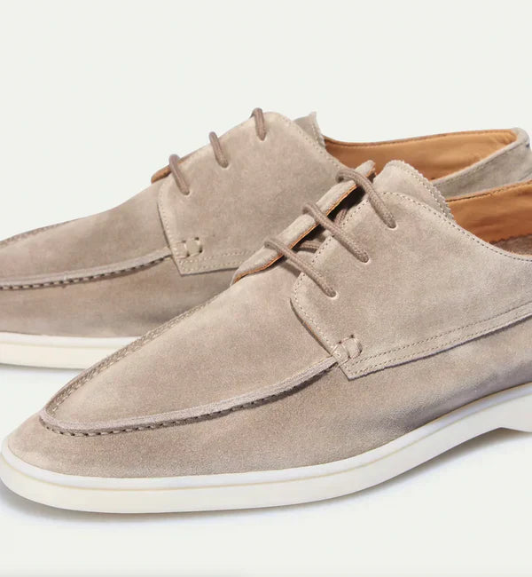Comfortable and stylish men's leather loafers, featuring a timeless lace-up design.