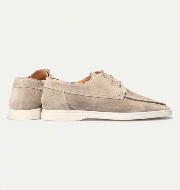 Close-up of the smooth, high-quality leather used in men's Diederik lace-up loafers.