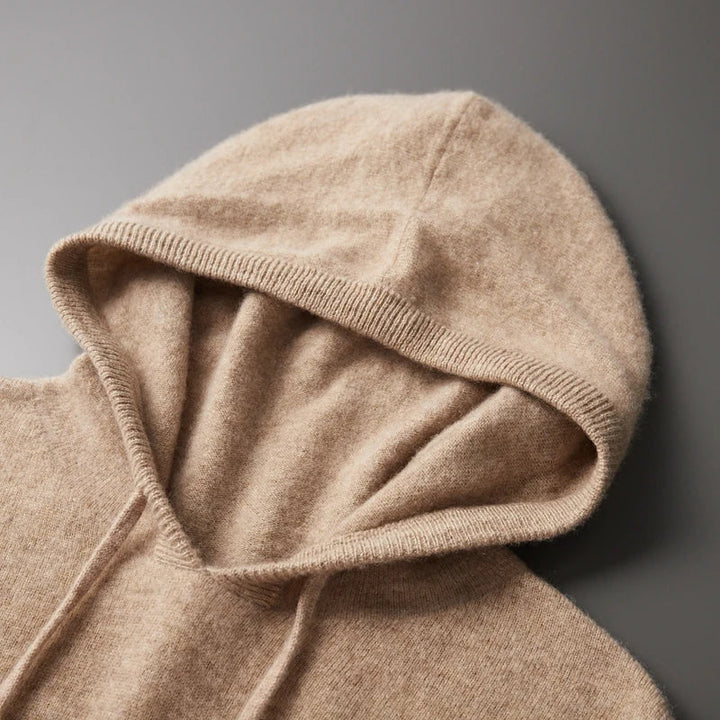 Relaxed men's pullover hoodie for ultimate comfort and everyday style.