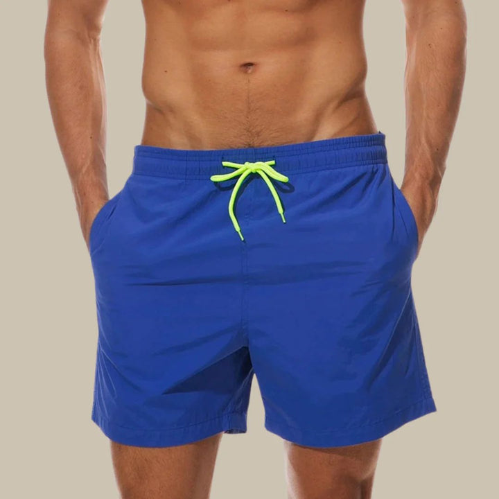 Comfortable men's casual shorts featuring a drawstring waist and practical side pockets.