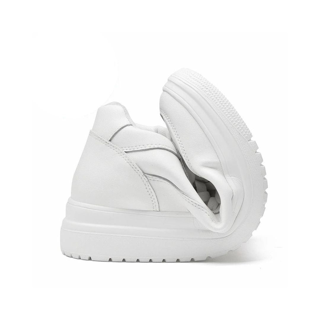 Close-up of men's height-increasing sneakers, highlighting quality materials and comfortable fit.
