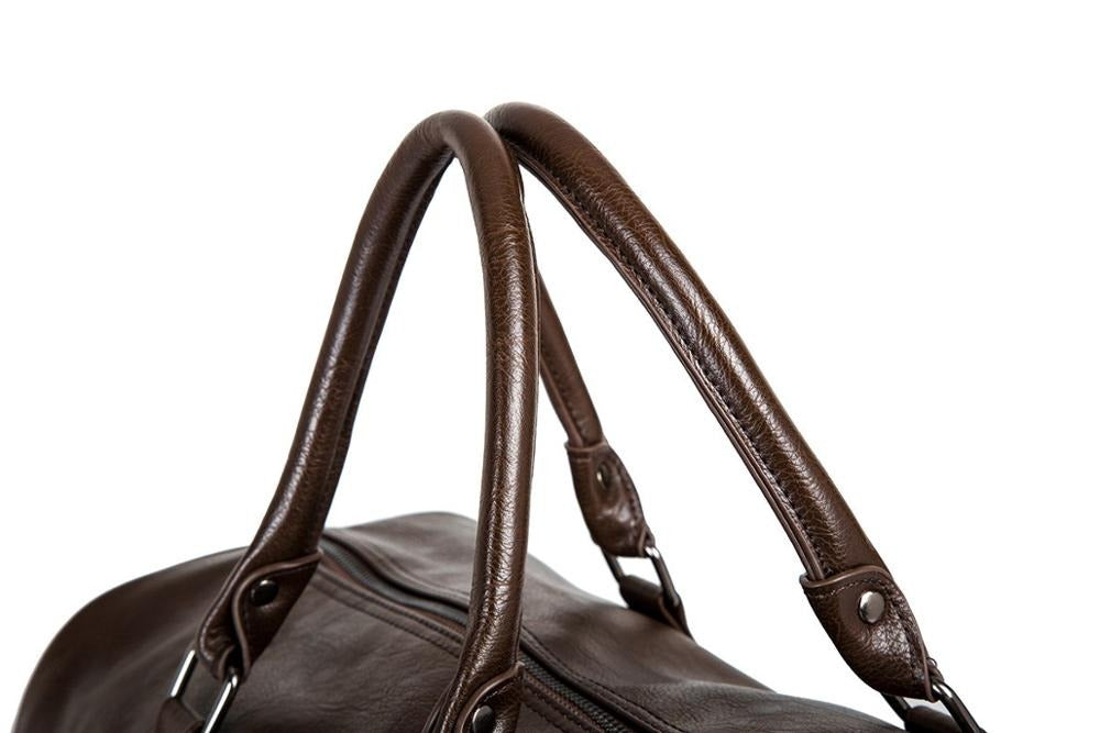 Robust leather travel bag, suitable for short trips and getaways.