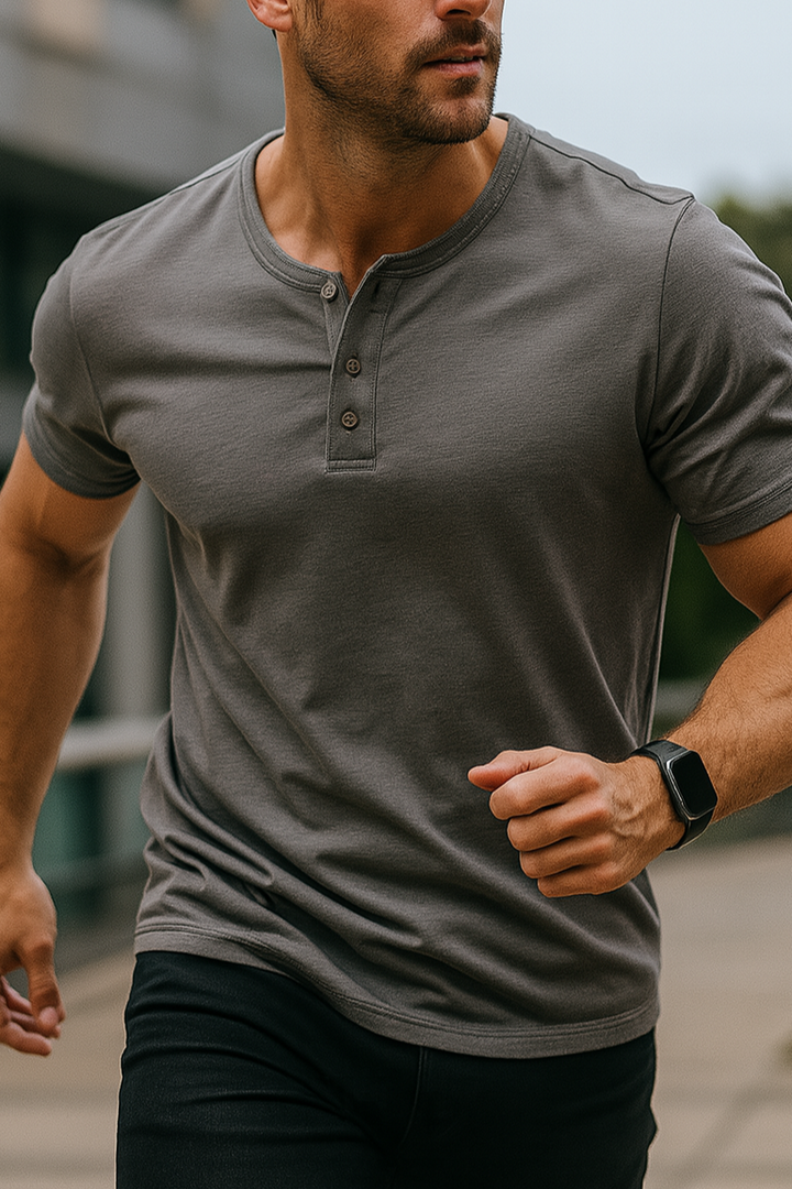 Casual men's short sleeve button-up shirt for summer wear