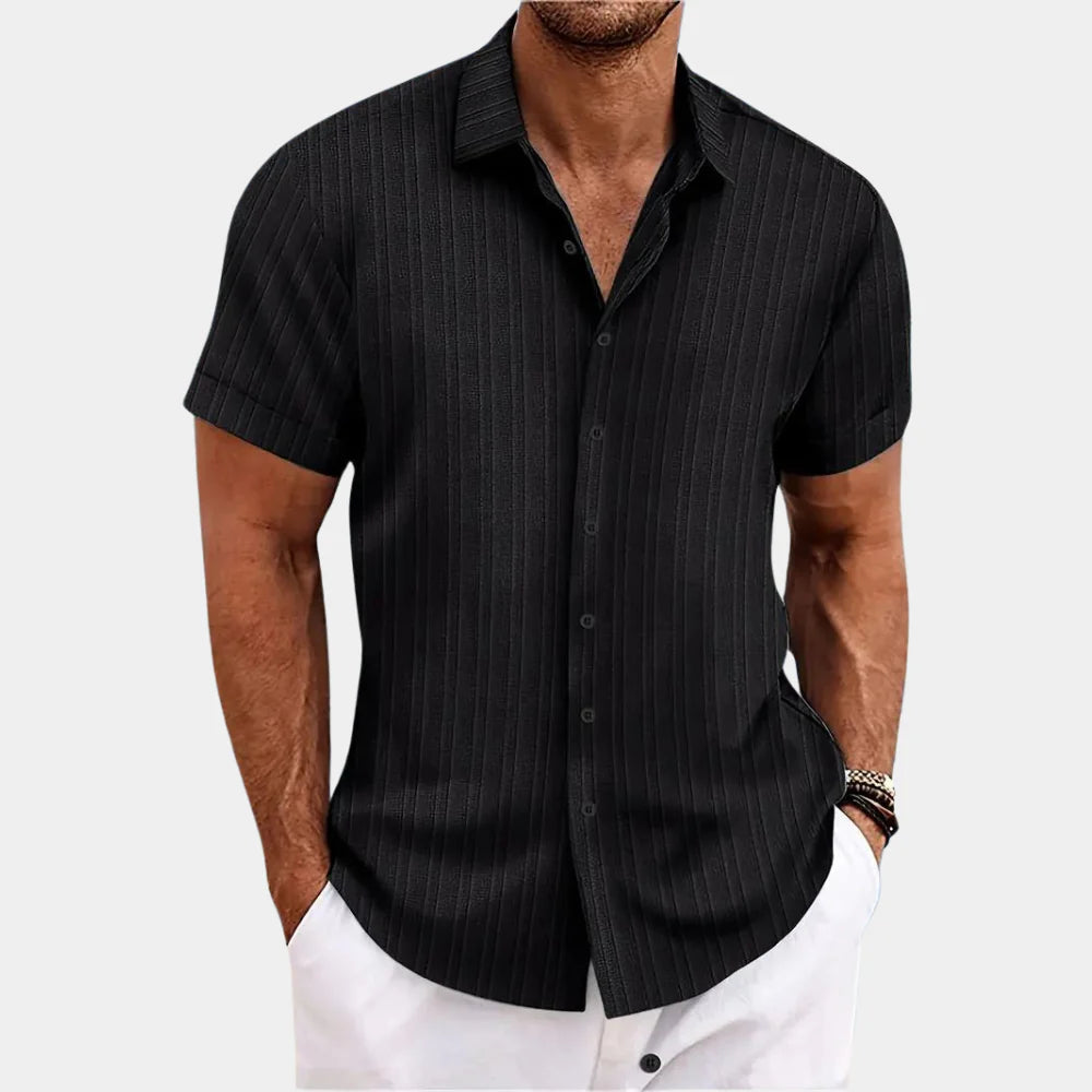 Breathable men's lightweight summer shirt, short sleeve, soft fabric, ideal for everyday fashion & warm weather.