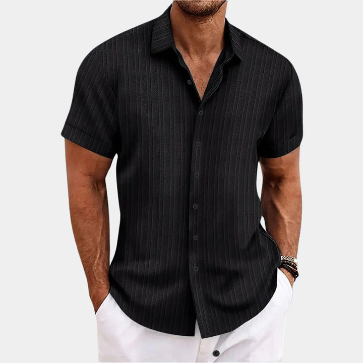 Breathable men's lightweight summer shirt, short sleeve, soft fabric, ideal for everyday fashion & warm weather.