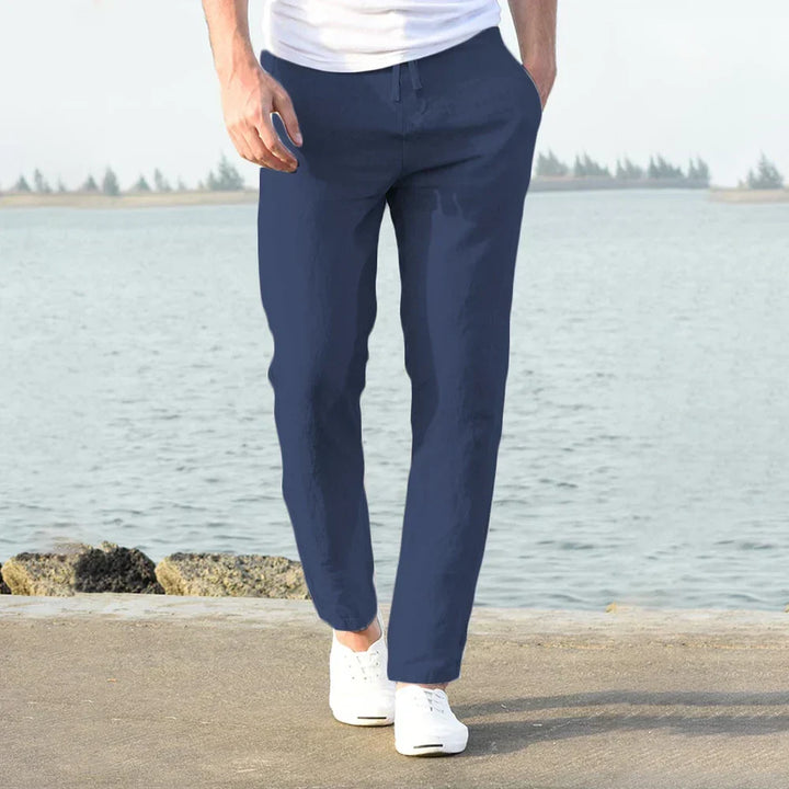 Versatile men's lightweight trousers, featuring a drawstring for adjustable comfort & easy-going style.