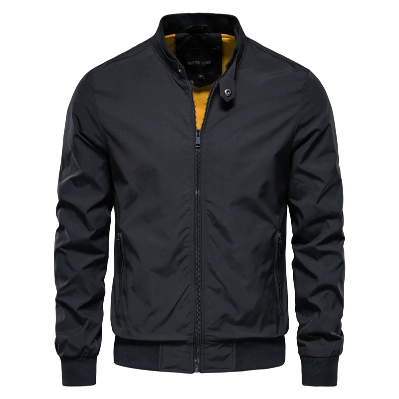 Men's lightweight windproof jacket, ideal for all seasons and outdoor activities.
