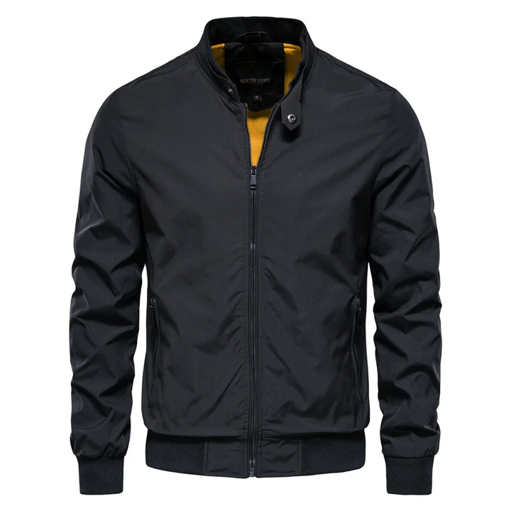 Men's lightweight windproof jacket, ideal for all seasons and outdoor activities.