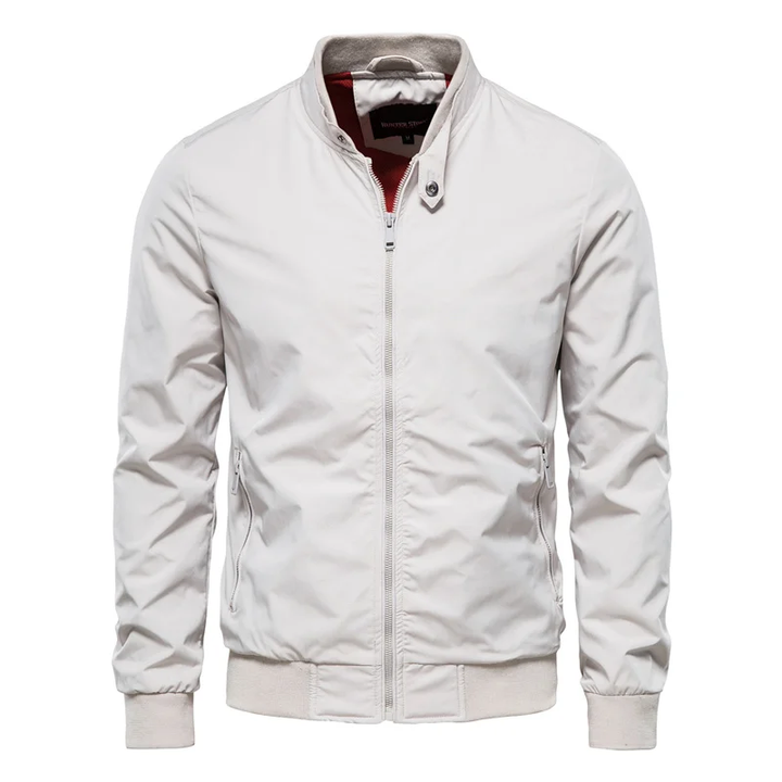 Essential men's windproof jacket: lightweight, water-repellent, and ready for adventure.