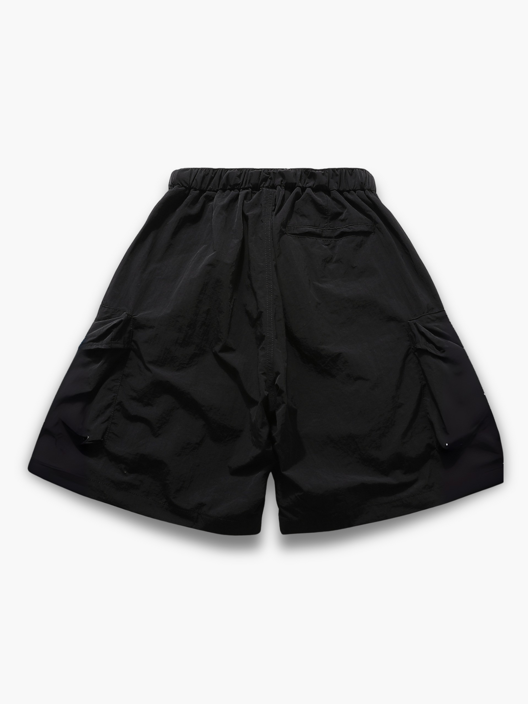 Comfortable men's summer shorts featuring an elastic waist and cargo pockets