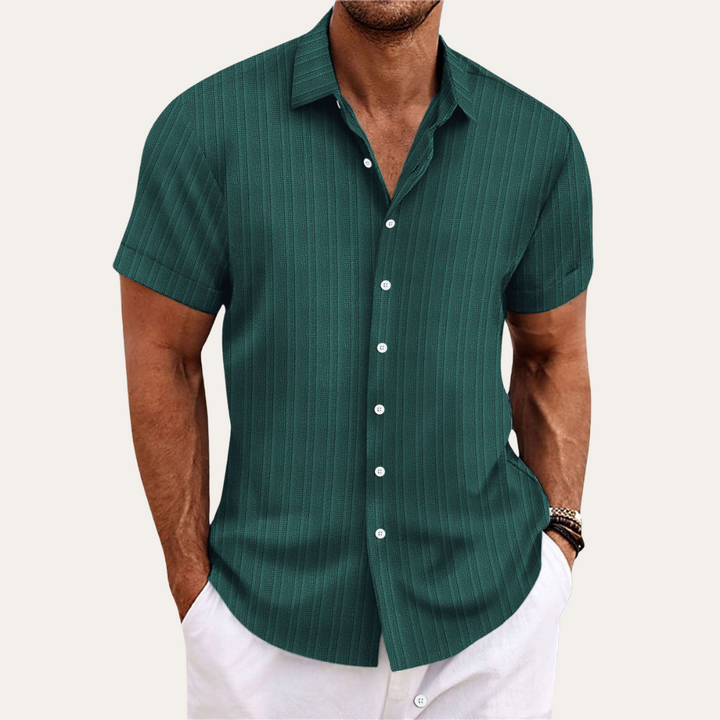 Comfortable men's striped short sleeve button-down shirt, a versatile choice for casual men's fashion.