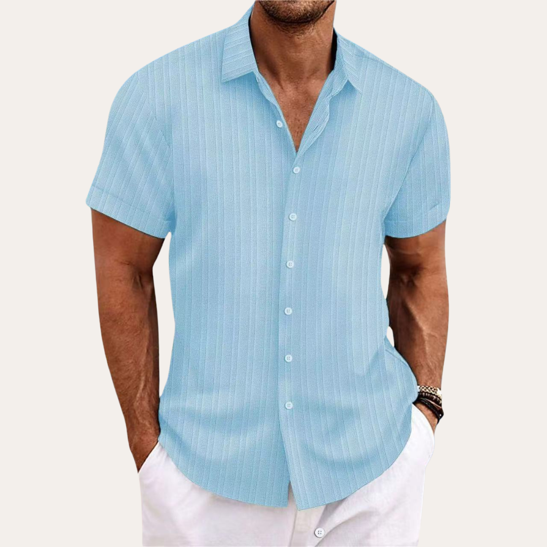 Relaxed fit men's casual striped short sleeve button-down shirt. Easy-wearing for any summer occasion.