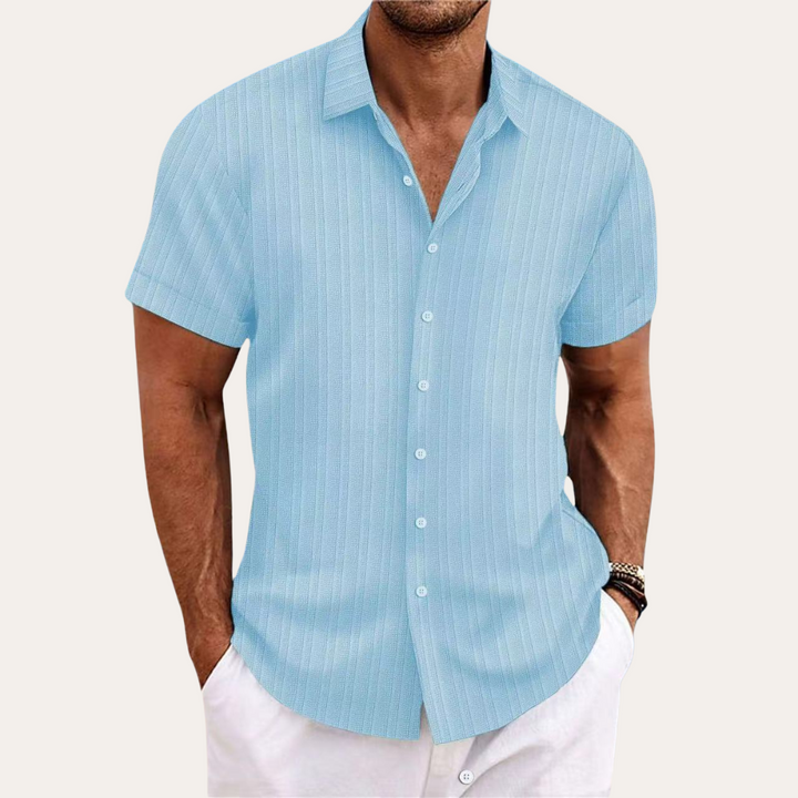 Relaxed fit men's casual striped short sleeve button-down shirt. Easy-wearing for any summer occasion.
