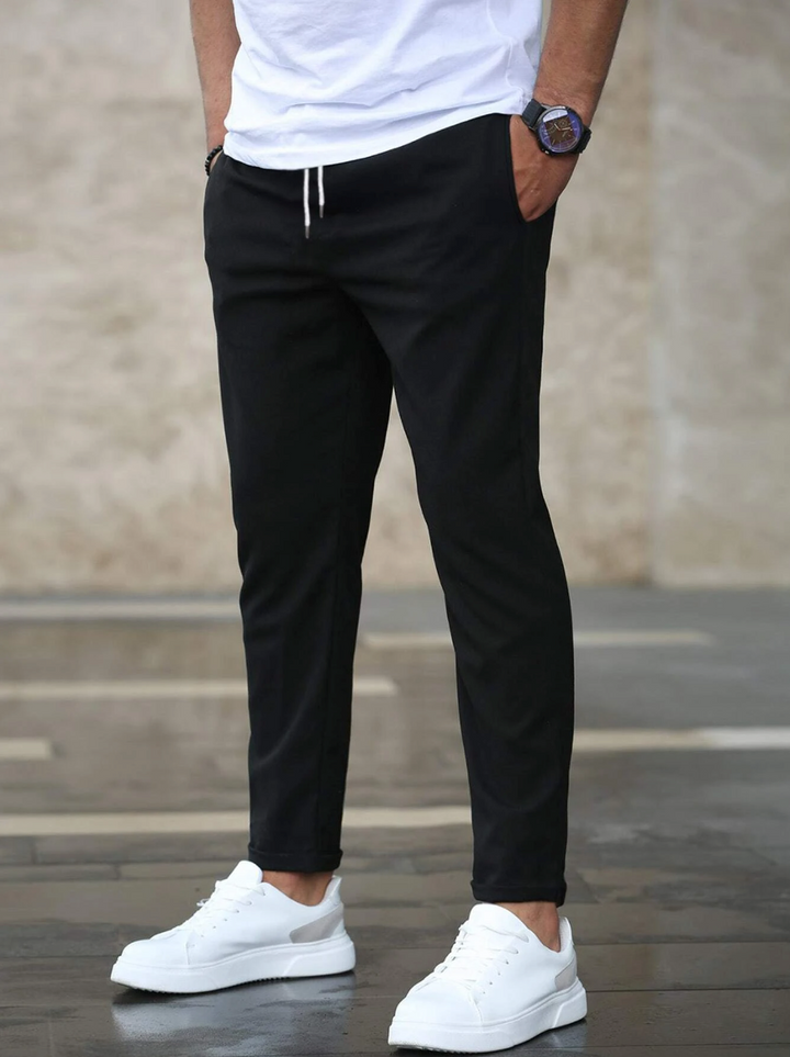 Comfortable men's slim-fit work pants, stretch fabric for versatile and stylish wear.